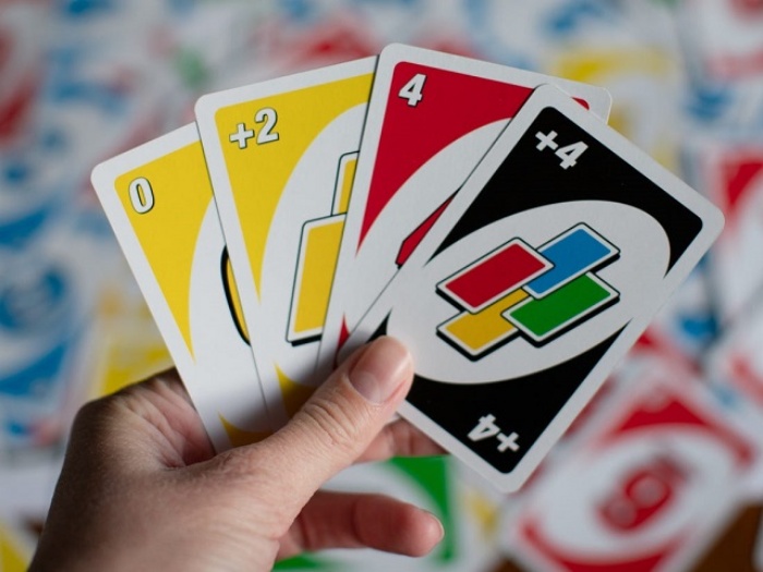 Giữ lại Wild?Draw 4 Wild card càng lâu càng tốt