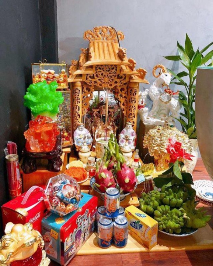 Theo các chuyên gia phong thủy, nên đặt bàn thờ Thần Tài, Thổ Địa theo hướng tốt của chủ nhà